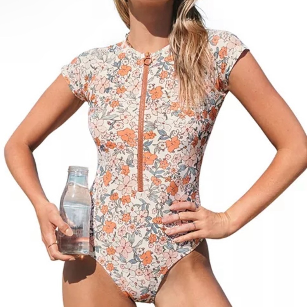 Cupshe Floral Short Sleeve Swimsuit Rushguard Sz M nwt ,011